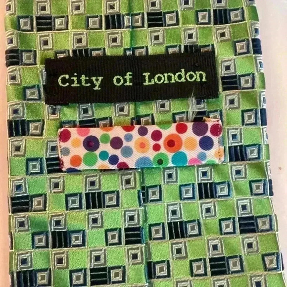 City of London 100% Silk Geometric pattern green and black Neck Tie - Picture 5 of 6